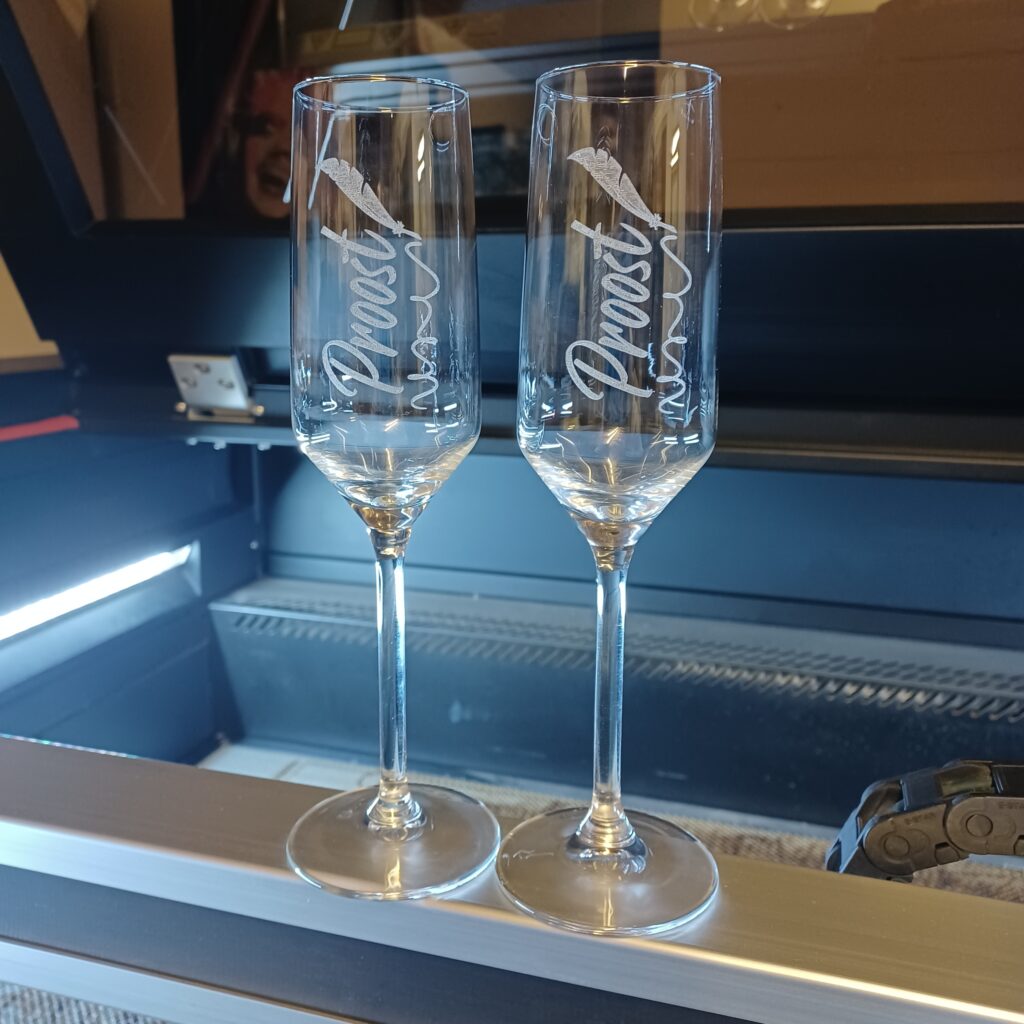 Champagne glazen met een persoonlijke gravure erop